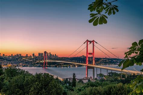 Pogled na Bospor s turško zastavo