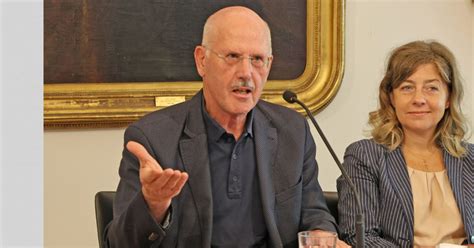 Družina Martin ob opravljanju kmečkih del