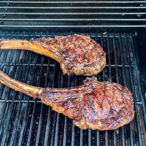 Pripravljen Tomahawk steak