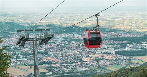 Pogled na Pohorsko vzpenjačo s spodnje postaje