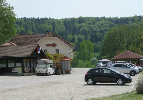 Gostilna Soklič z zunanjostjo in gostinskim vrtom