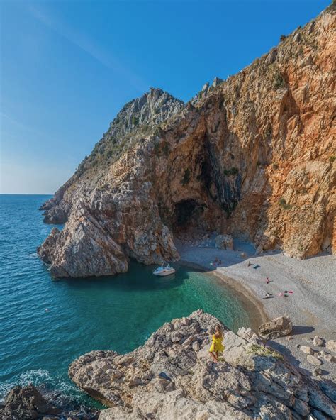 Skrita plaža s kristalno čistim morjem v Svetem Petru