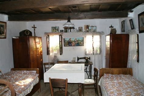 Notranjost stare slovenske hiše