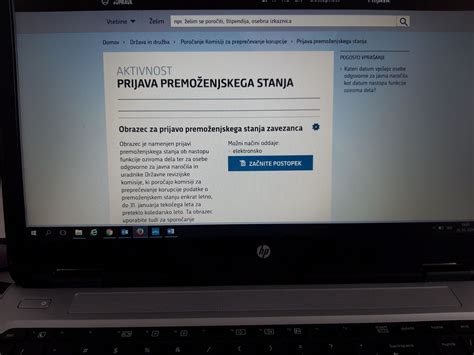 Zaslon računalnika z odprto spletno stranjo za rezervacijo namestitev s filtri