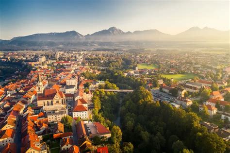 Pogled na Kranj in okoliške hribe