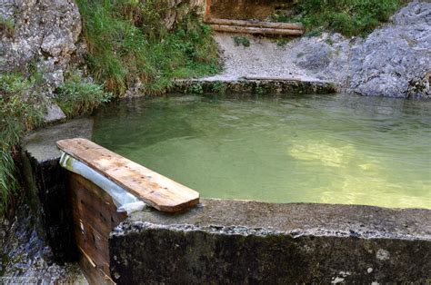 Pogled na vasico Log pod Mangartom z okolico