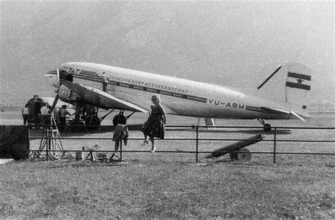 Letalo DC-3, ki je redno pristajalo na ljubljanski travnati stezi