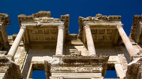 Celzova knjižnica v Efezu, impresiven primer rimske arhitekture.