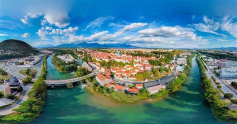 Panorama mesta Kranj z gradom