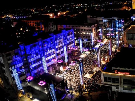 Panoramski pogled na Trg Leona Stuklja v Mariboru