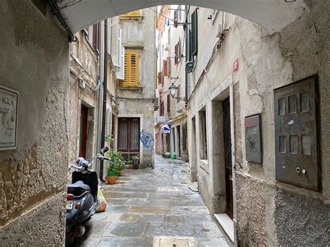 Ulica v starem mestnem jedru Pirana