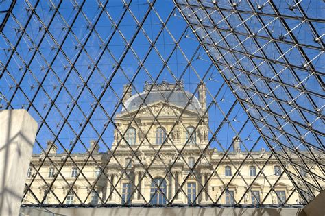 Steklena piramida Louvra