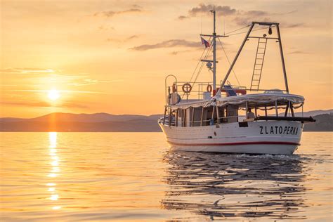 Ribolovna barka Zlatoperka