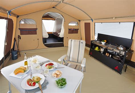 Notranjost šotorske kamp prikolice Trigano