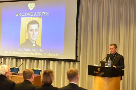 Družina v hotelski sobi