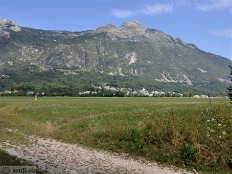Bovec z okoliškimi gorami
