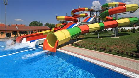 Animacija vodnega parka s tobogani in bazeni