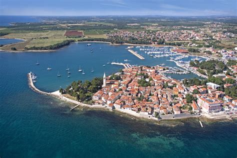 Panorama Novigrada z obalo