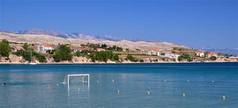 Peščena plaža na otoku Levan