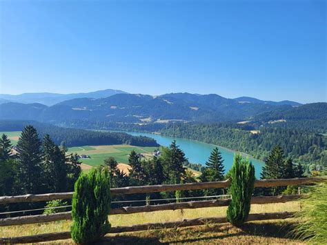 Panoramski razgled na Savinjsko dolino iz Celjske koče