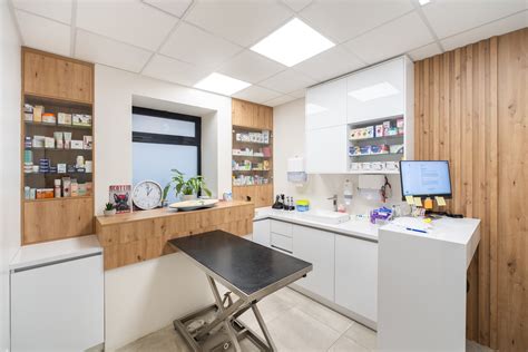 veterinarska ambulanta z opremo