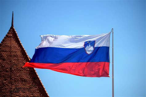 Slovenska zastava na stavbi hidrometeorološkega zavoda