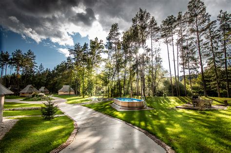 Pogled na Slovenia Eco Resort ob reki Kamniška Bistrica