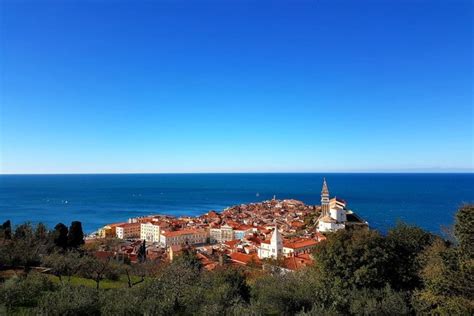 Pogled na Piranski zaliv s hriba v Portorožu