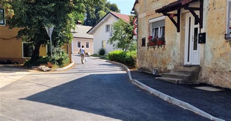 Ulica v Lescah z obnovljeno infrastrukturo