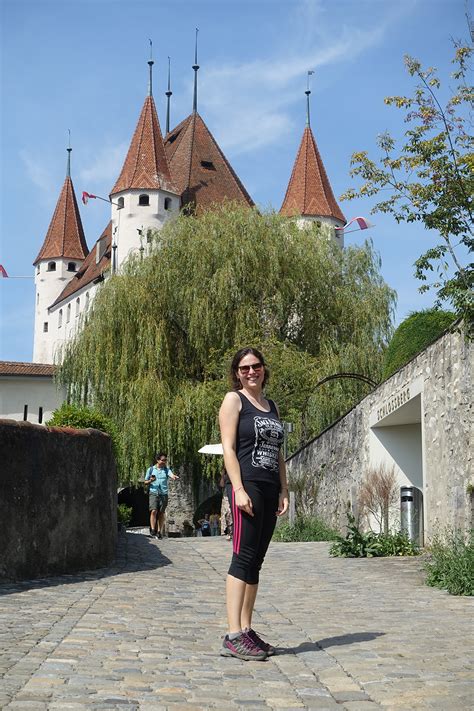 Pogled na grad Thun ob jezeru