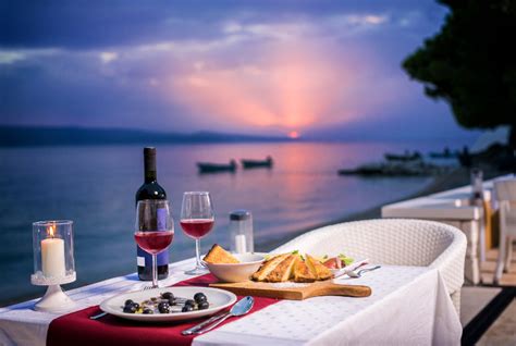 Romantična večerja na plaži pod zvezdami na Huvafen Fushi