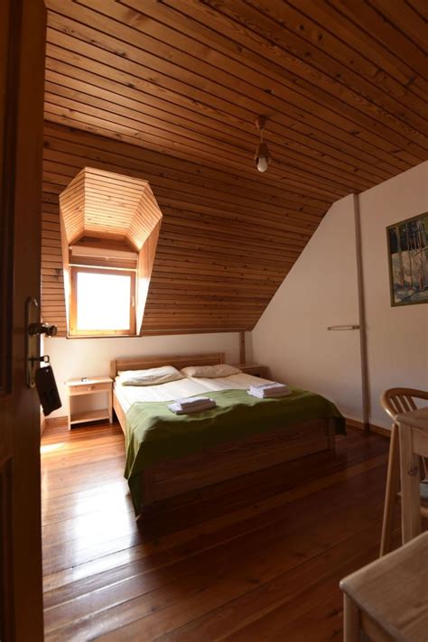 Notranjost apartmaja v obnovljenem hlevu na turistični kmetiji Pri Biscu