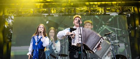 Mladi glasbeniki na odru