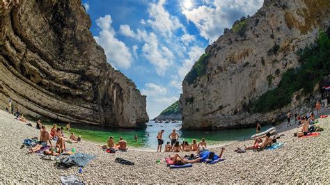 Plaža Stiniva na otoku Vis