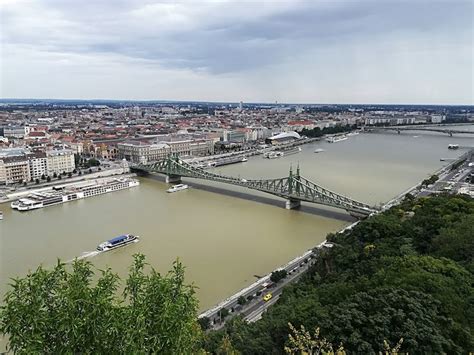 Panorama Budimpešte s Donavo in mostovi