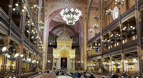 Notranjost sinagoge na ulici Dohány
