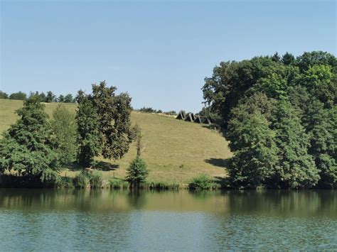 Blaguško jezero s počitniškimi hišicami