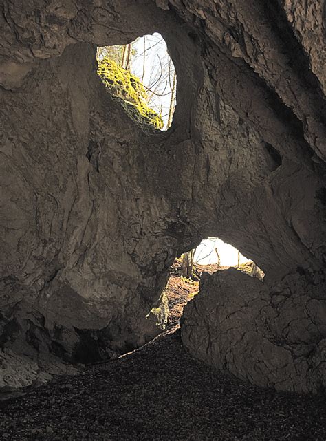 Pokljuška luknja s skalnim oknom