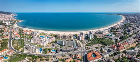 Peščena plaža z sipinami ob obali Črnega morja