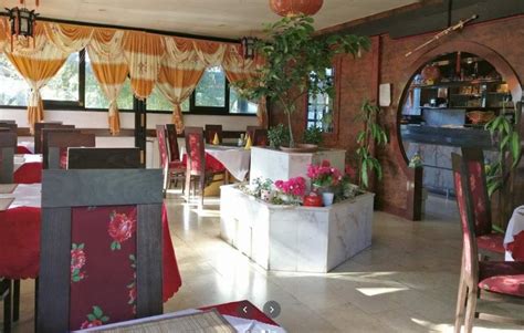 Slika notranjosti restavracije Kovač v etno stilu