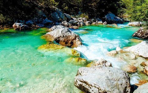 Smaragdna barva reke Soče