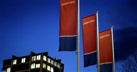 Sillian v poletnih mesecih z zelenimi pobočji in gorami v ozadju