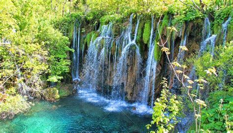 Panoramski razgled na Plitvička jezera s slapovi