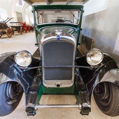 Zunanjost muzeja starodobnih vozil v Bolehnečicih