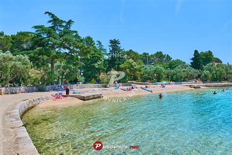 Prodnat del plaže v bližini hotela Kimen z modrim morjem