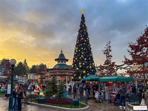 Božična dekoracija v Disneyland Paris