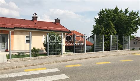 Ozka kamnita ulica v starem mestu Korčule