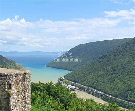Panoramski pogled na Taormino s pogledom na Etno