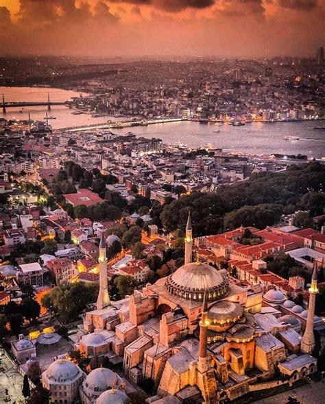 Panorama Istanbula z Bosporskim mostom