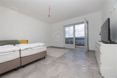 Panoramski pogled na Baško z morja